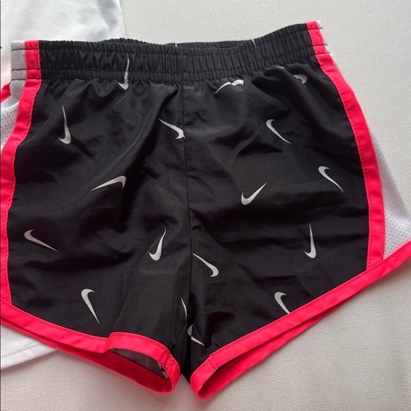 Girls Nike 3T short sleeve outfit - Picture 2 of 8